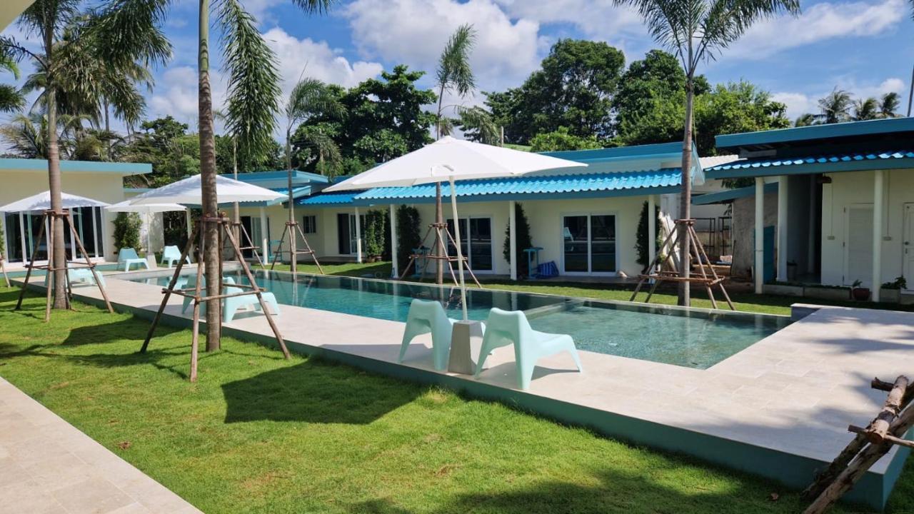 Le Petit Saint Tropez Khanom Exterior foto