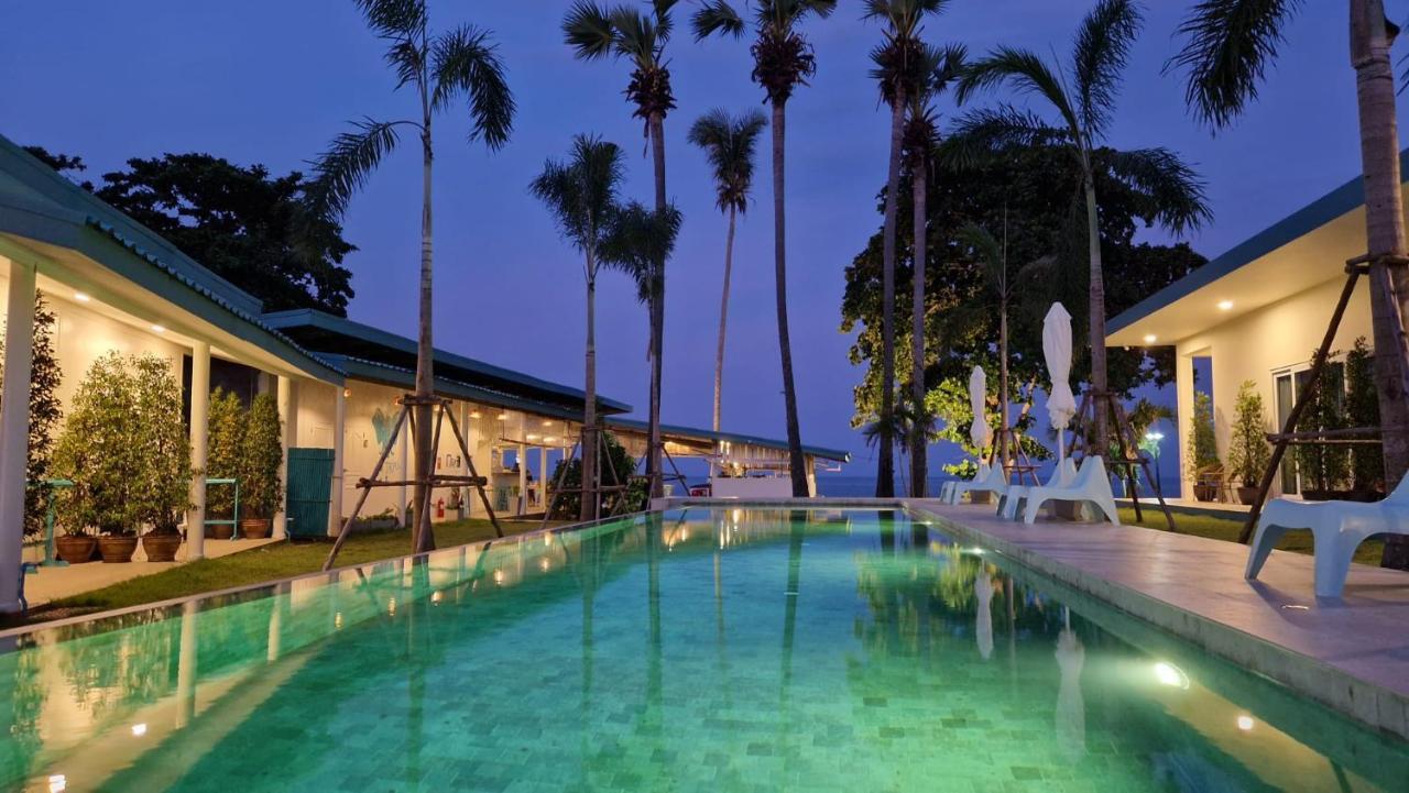 Le Petit Saint Tropez Khanom Exterior foto