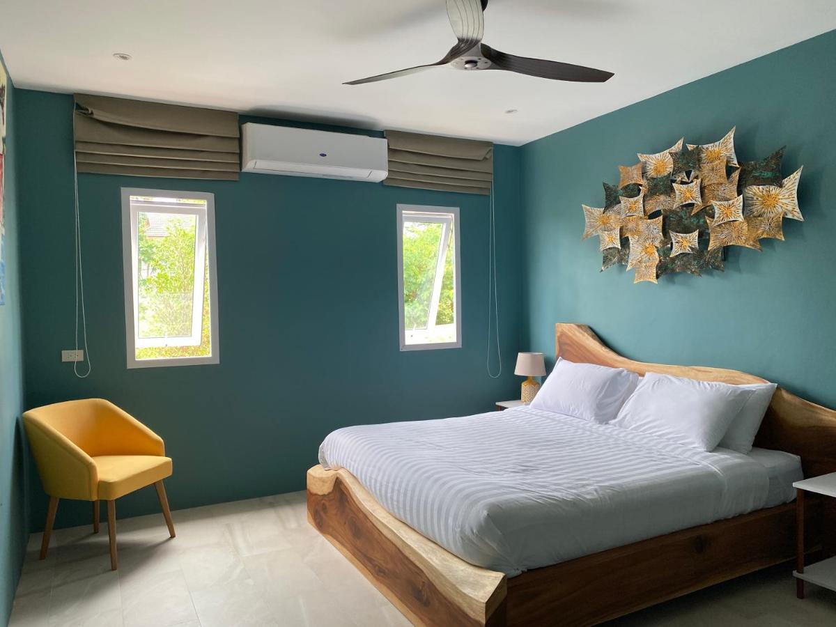 Le Petit Saint Tropez Khanom Exterior foto