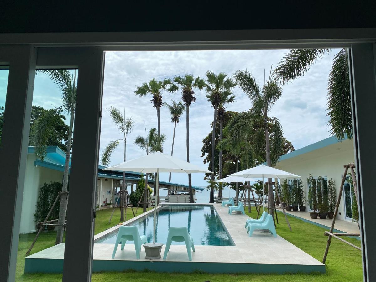 Le Petit Saint Tropez Khanom Exterior foto