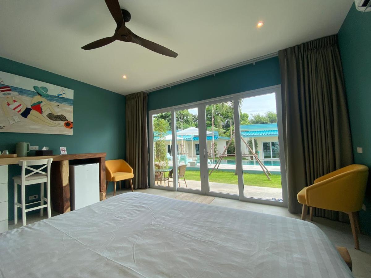 Le Petit Saint Tropez Khanom Exterior foto