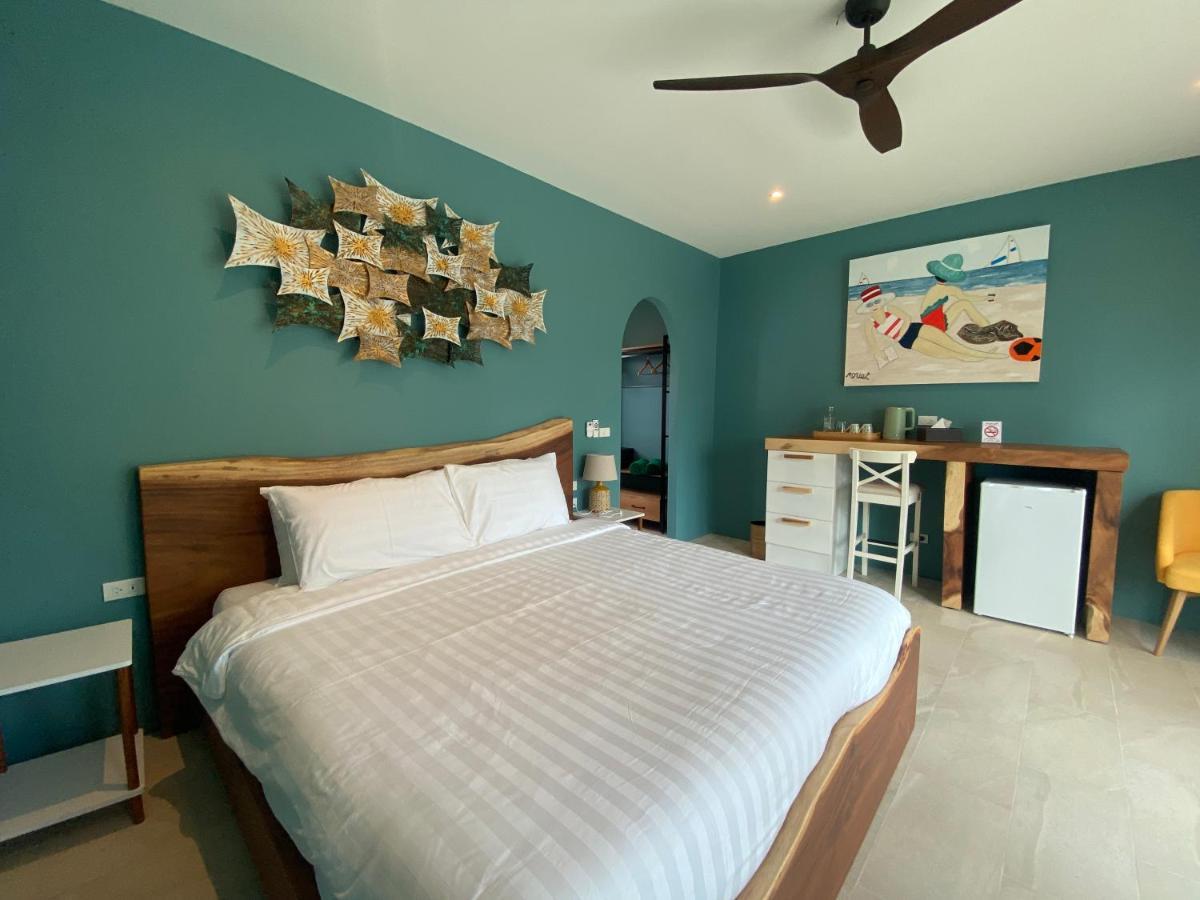 Le Petit Saint Tropez Khanom Exterior foto