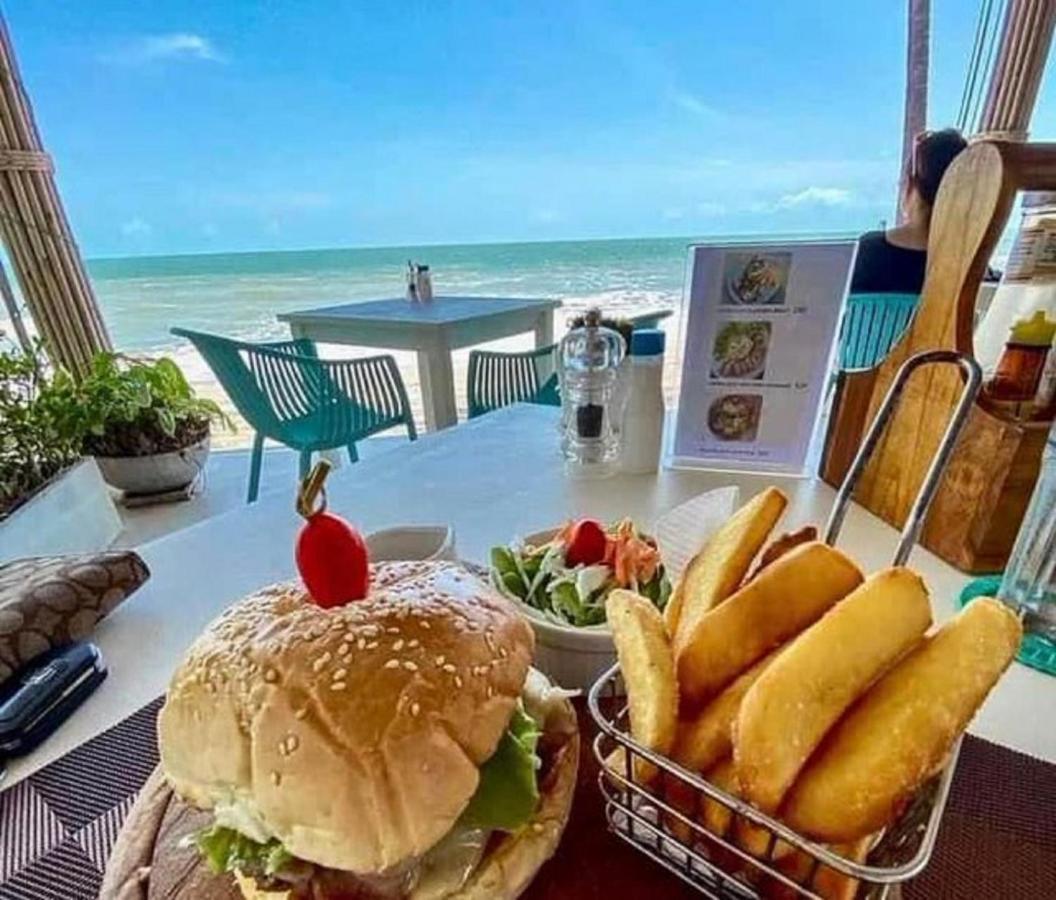Le Petit Saint Tropez Khanom Exterior foto
