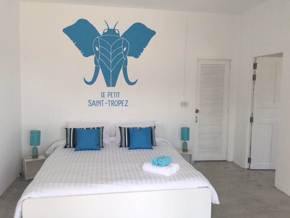 Le Petit Saint Tropez Khanom Exterior foto