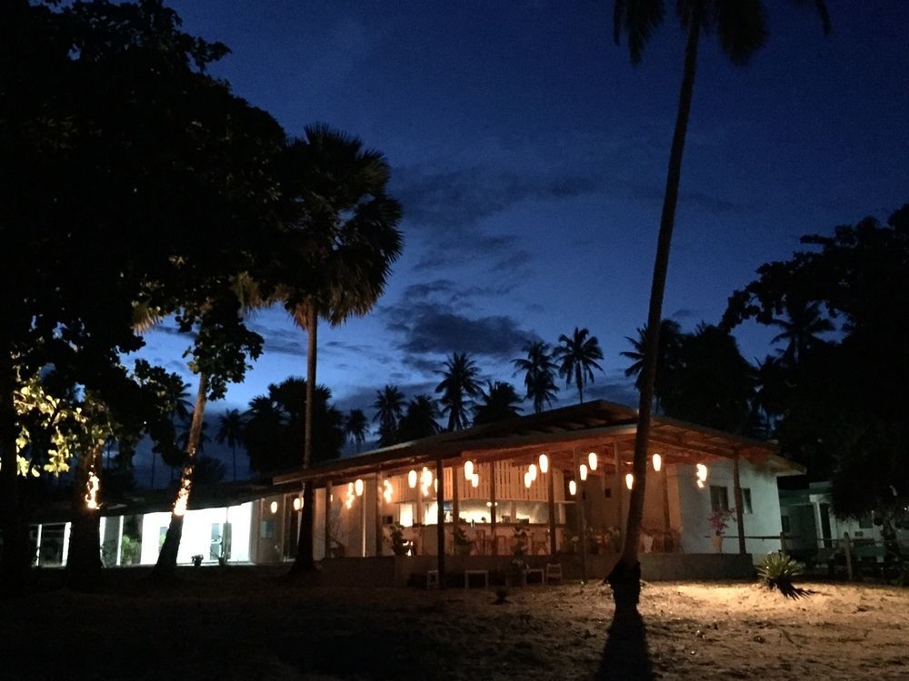 Le Petit Saint Tropez Khanom Exterior foto